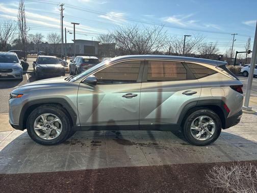 2022 Hyundai TUCSON SE