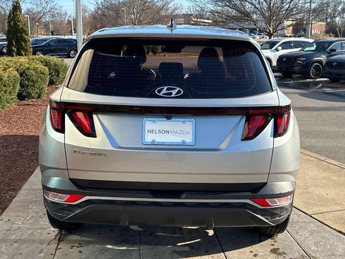 2022 Hyundai TUCSON SE