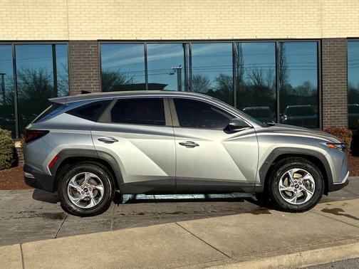2022 Hyundai TUCSON SE