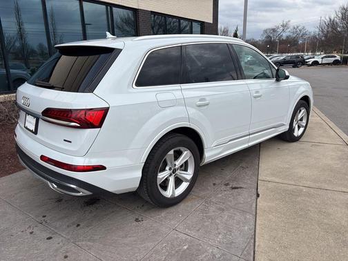 2023 Audi Q7 55 Premium