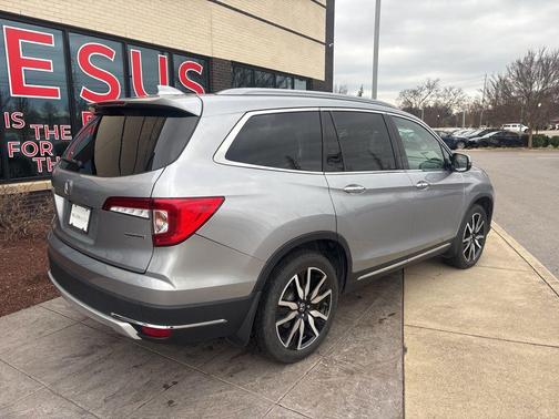 2021 Honda Pilot Touring 8-Passenger