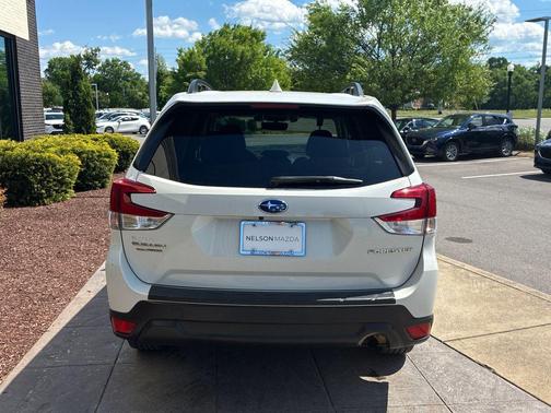 Crystal White Pearl 2020 Subaru Forester Premium