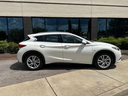 2019 INFINITI QX30 LUXE
