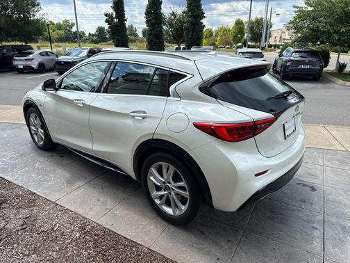 2019 INFINITI QX30 LUXE