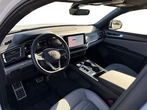 2024 Volkswagen Atlas Cross Sport 2.0T SEL