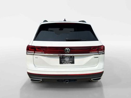 Pure White 2024 Volkswagen Atlas 2.0T SE w/Technology 4MOTION