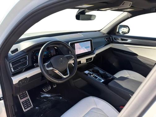 2025 Volkswagen Atlas Cross Sport 2.0T SEL Premium