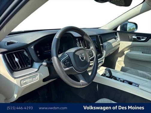 2022 Volvo XC60 B5 Momentum