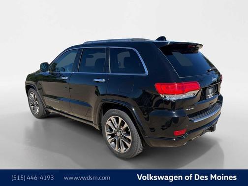 Diamond Black Crystal Pearlcoat 2018 Jeep Grand Cherokee Overland