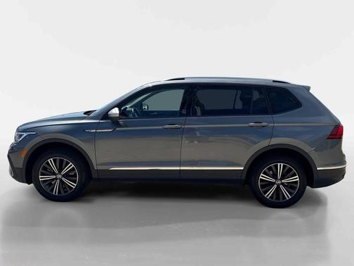 Platinum Gray Metallic 2024 Volkswagen Tiguan 2.0T Wolfsburg Edition