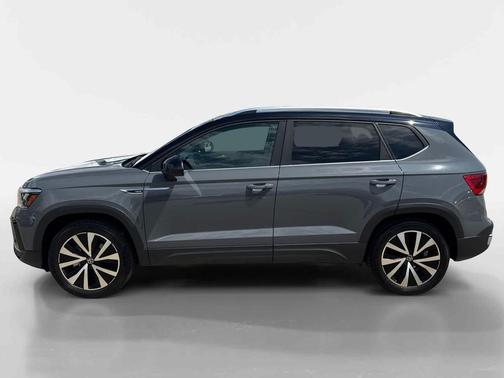 Pure Gray w/Black Roof 2023 Volkswagen Taos 1.5T SE