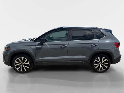 Pure Gray w/Black Roof 2023 Volkswagen Taos 1.5T SE