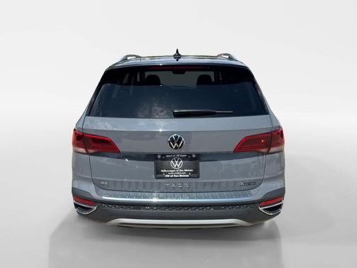 Pure Gray w/Black Roof 2023 Volkswagen Taos 1.5T SE