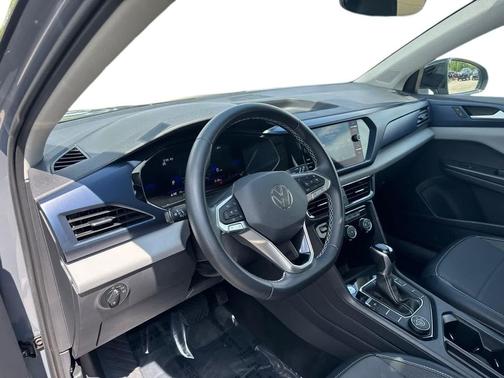 Pure Gray w/Black Roof 2023 Volkswagen Taos 1.5T SE