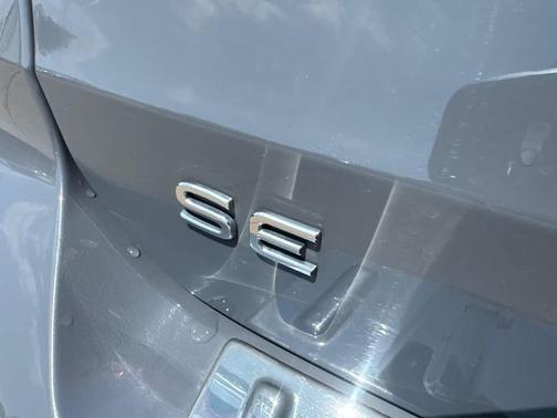 Pure Gray w/Black Roof 2023 Volkswagen Taos 1.5T SE