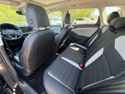 Deep Black Pearl 2023 Volkswagen Taos 1.5T SEL