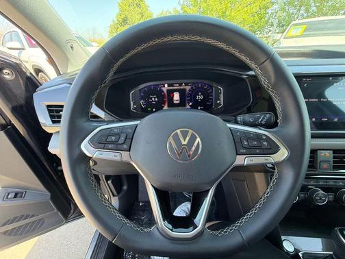 Deep Black Pearl 2023 Volkswagen Taos 1.5T SEL