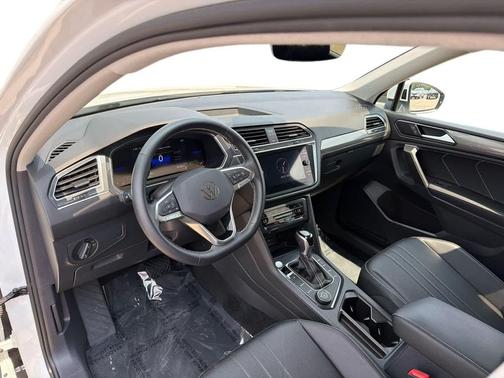 Opal White Pearl 2023 Volkswagen Tiguan 2.0T SE 4MOTION