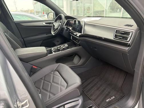 2025 Volkswagen Atlas Cross Sport 2.0T SE w/Technology 4MOTION