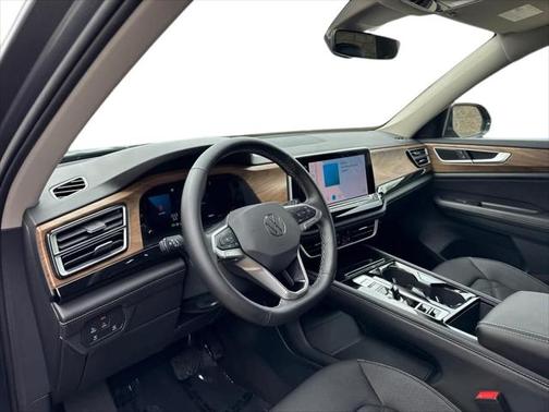 2025 Volkswagen Atlas 2.0T SE w/Technology 4MOTION