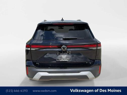 Deep Black Pearl 2026 Volkswagen Tiguan 2.0T SE 4MOTION