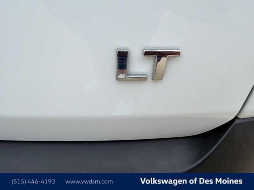 Summit White 2023 Chevrolet Traverse LT Cloth