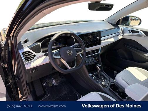 Deep Black Pearl 2026 Volkswagen Taos SE