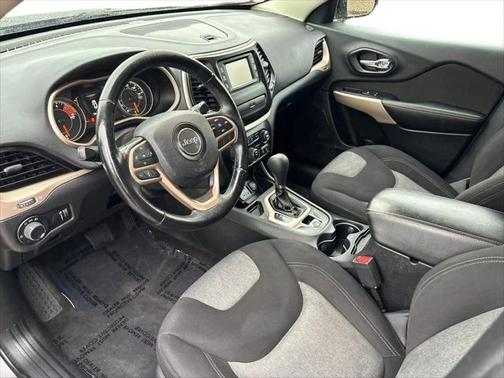 Granite Crystal Metallic Clearcoat 2017 Jeep Cherokee Altitude