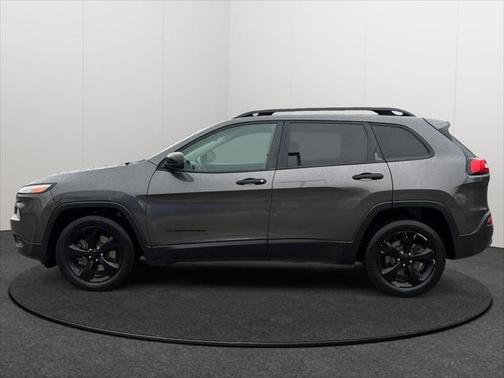 Granite Crystal Metallic Clearcoat 2017 Jeep Cherokee Altitude