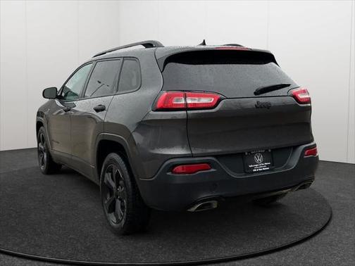 Granite Crystal Metallic Clearcoat 2017 Jeep Cherokee Altitude