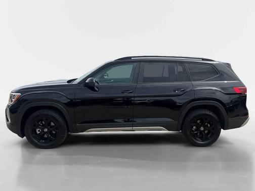 Deep Black Pearl 2025 Volkswagen Atlas 2.0T Peak Edition