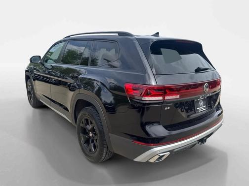 Deep Black Pearl 2025 Volkswagen Atlas 2.0T Peak Edition