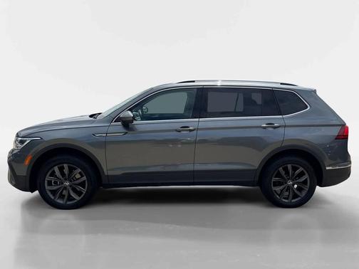 Platinum Gray Metallic 2022 Volkswagen Tiguan 2.0T SE 4MOTION