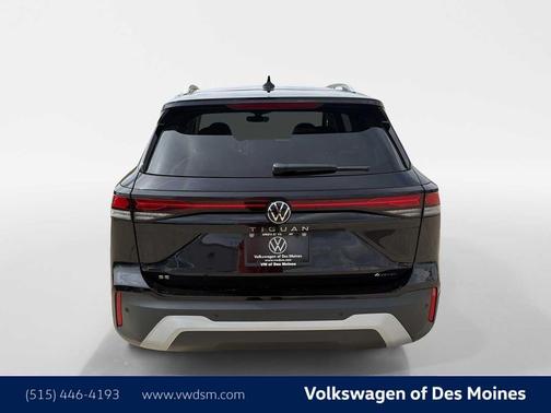 Deep Black Pearl 2026 Volkswagen Tiguan 2.0T SE 4MOTION