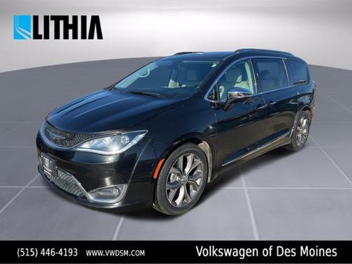 Photo 1 of 28 of 2020 Chrysler Pacifica Limited