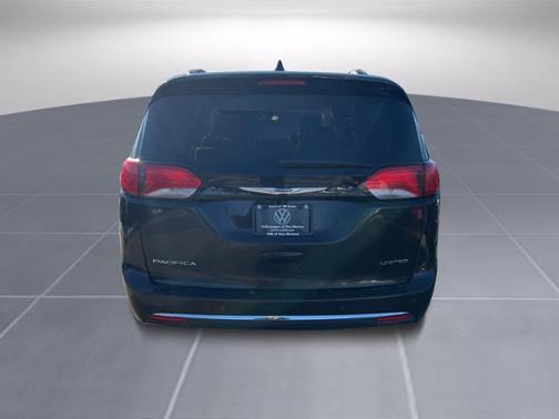 Photo 4 of 28 of 2020 Chrysler Pacifica Limited
