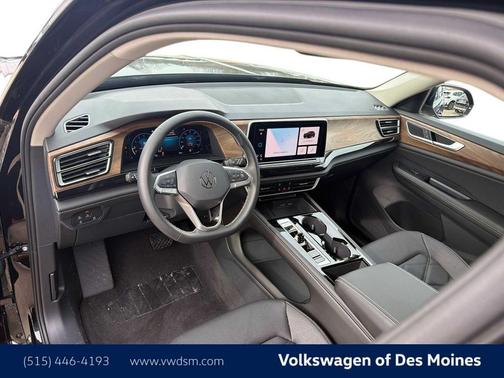 Deep Black Pearl 2026 Volkswagen Atlas 2.0T SE w/Technology 4MOTION