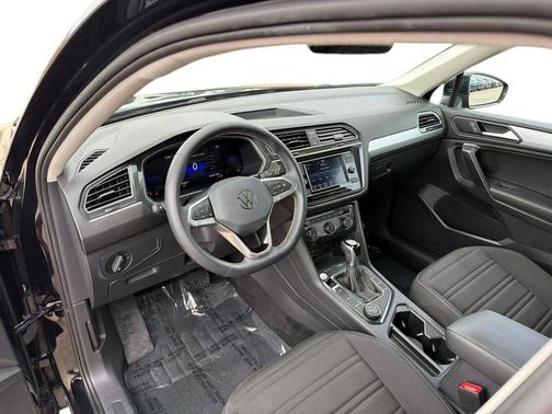 Deep Black Pearl 2024 Volkswagen Tiguan 2.0T S 4MOTION