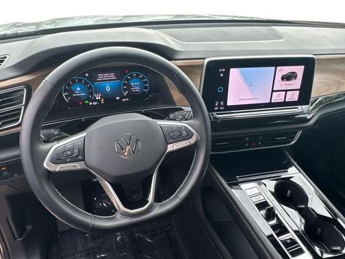 2025 Volkswagen Atlas 2.0T SE w/Technology 4MOTION