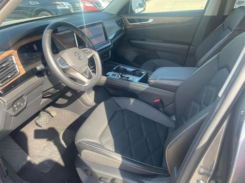 2025 Volkswagen Atlas 2.0T SE w/Technology 4MOTION