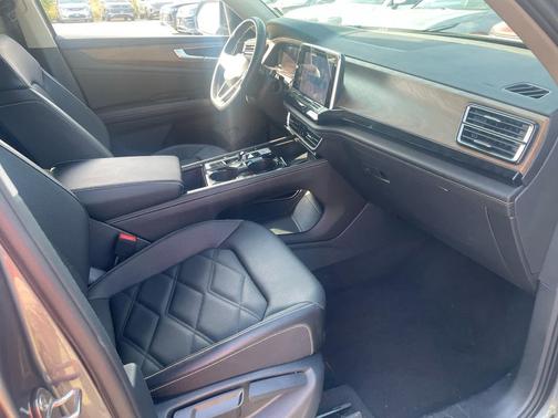 2025 Volkswagen Atlas 2.0T SE w/Technology 4MOTION
