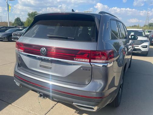 2025 Volkswagen Atlas 2.0T SE w/Technology 4MOTION