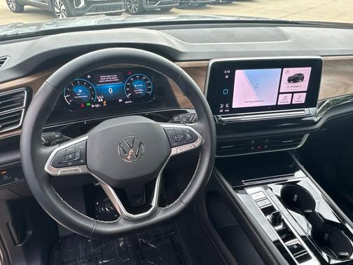 2025 Volkswagen Atlas 2.0T SE w/Technology 4MOTION