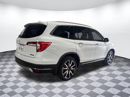2022 Honda Pilot Touring 8-Passenger