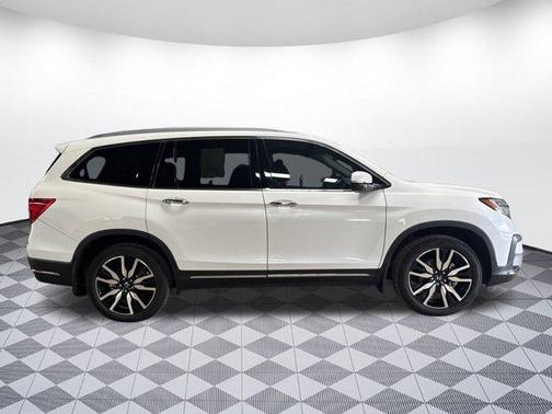 2022 Honda Pilot Touring 8-Passenger