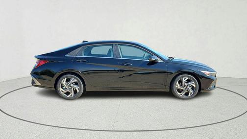 Abyss Black 2025 Hyundai ELANTRA Limited