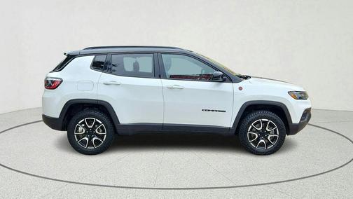 Bright White Clearcoat 2025 Jeep Compass Trailhawk