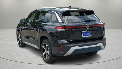 Deep Black Pearl 2025 Volkswagen Tiguan 2.0T SE