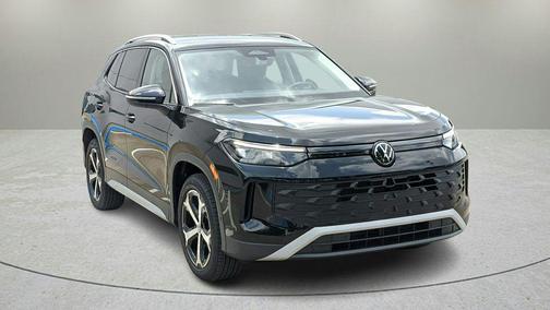 Deep Black Pearl 2025 Volkswagen Tiguan 2.0T SE