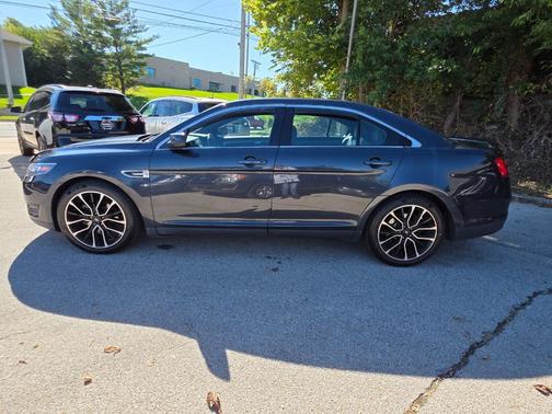 2017 Ford Taurus SEL